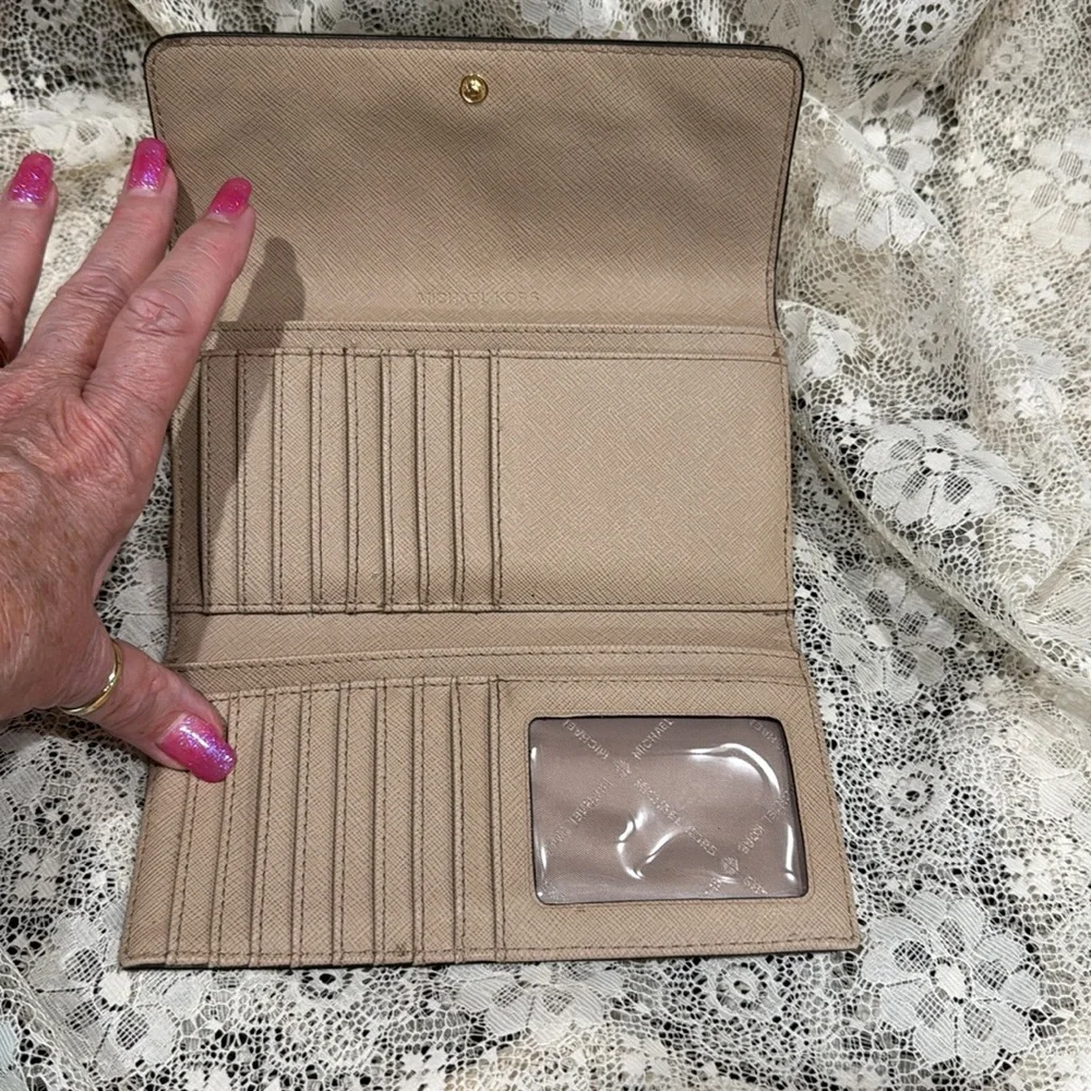 Michael Kors Jet Set Saffiano leather Trifold Beige Wallet with Gold Accents - Picture 3 of 13